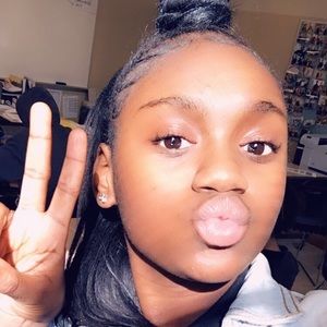 Meet your Posher, Dereyonna